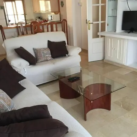 A Large Self Contained With 2 Bedrooms With Balcony - 1 Double And 1 Family With 4 Single Beds Apartment