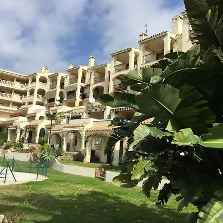 Apartment A Large Self Contained With 2 Bedrooms With Balcony - 1 Double And 1 Family With 4 Single Beds