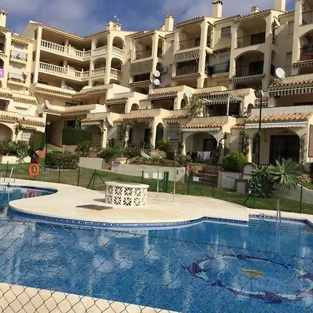 A Large Self Contained With 2 Bedrooms With Balcony - 1 Double And 1 Family With 4 Single Beds *