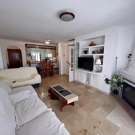 A Large Self Contained With 2 Bedrooms With Balcony - 1 Double And 1 Family With 4 Single Beds * Mijas