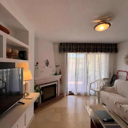 A Large Self Contained With 2 Bedrooms With Balcony - 1 Double And 1 Family With 4 Single Beds * Mijas
