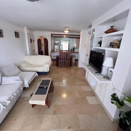 A Large Self Contained With 2 Bedrooms With Balcony - 1 Double And 1 Family With 4 Single Beds