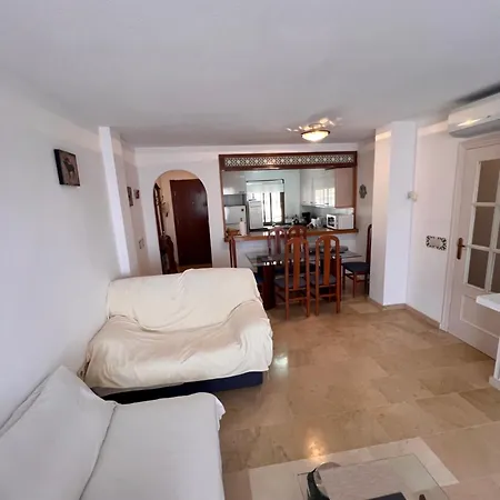 A Large Self Contained With 2 Bedrooms With Balcony - 1 Double And 1 Family With 4 Single Beds * Mijas