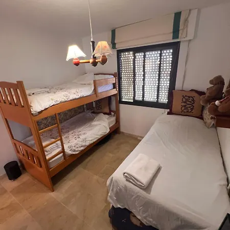 A Large Self Contained With 2 Bedrooms With Balcony - 1 Double And 1 Family With 4 Single Beds