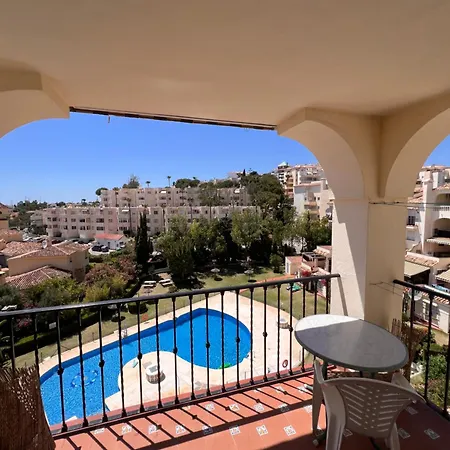 A Large Self Contained With 2 Bedrooms With Balcony - 1 Double And 1 Family With 4 Single Beds *