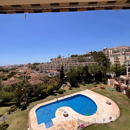 Apartment A Large Self Contained With 2 Bedrooms With Balcony - 1 Double And 1 Family With 4 Single Beds *