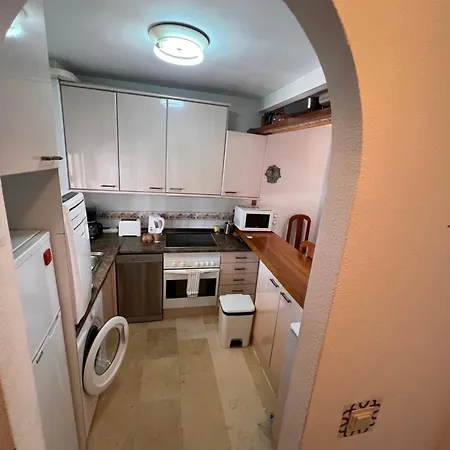 A Large Self Contained With 2 Bedrooms With Balcony - 1 Double And 1 Family With 4 Single Beds * Mijas