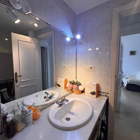 A Large Self Contained With 2 Bedrooms With Balcony - 1 Double And 1 Family With 4 Single Beds