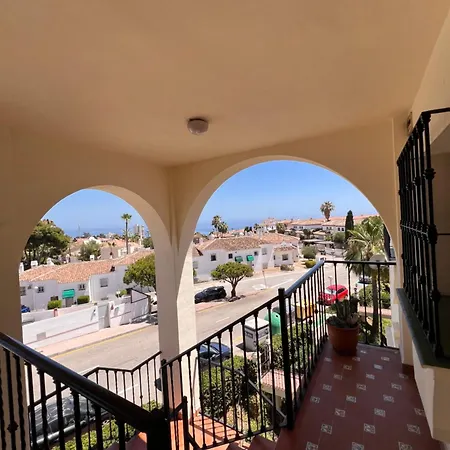 Apartment A Large Self Contained With 2 Bedrooms With Balcony - 1 Double And 1 Family With 4 Single Beds